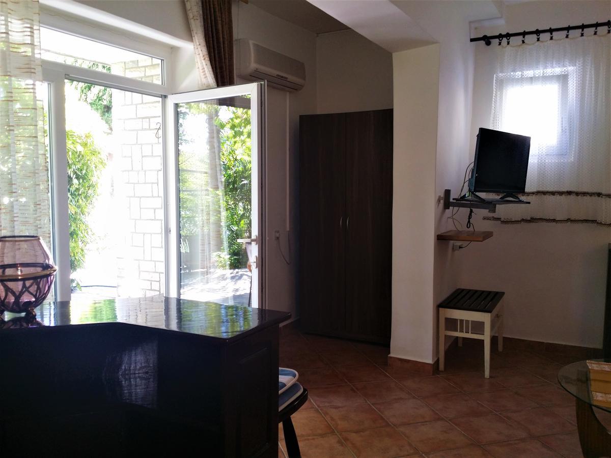 Apartment Koka, Sandy Beach 茨里克韦尼察 外观 照片