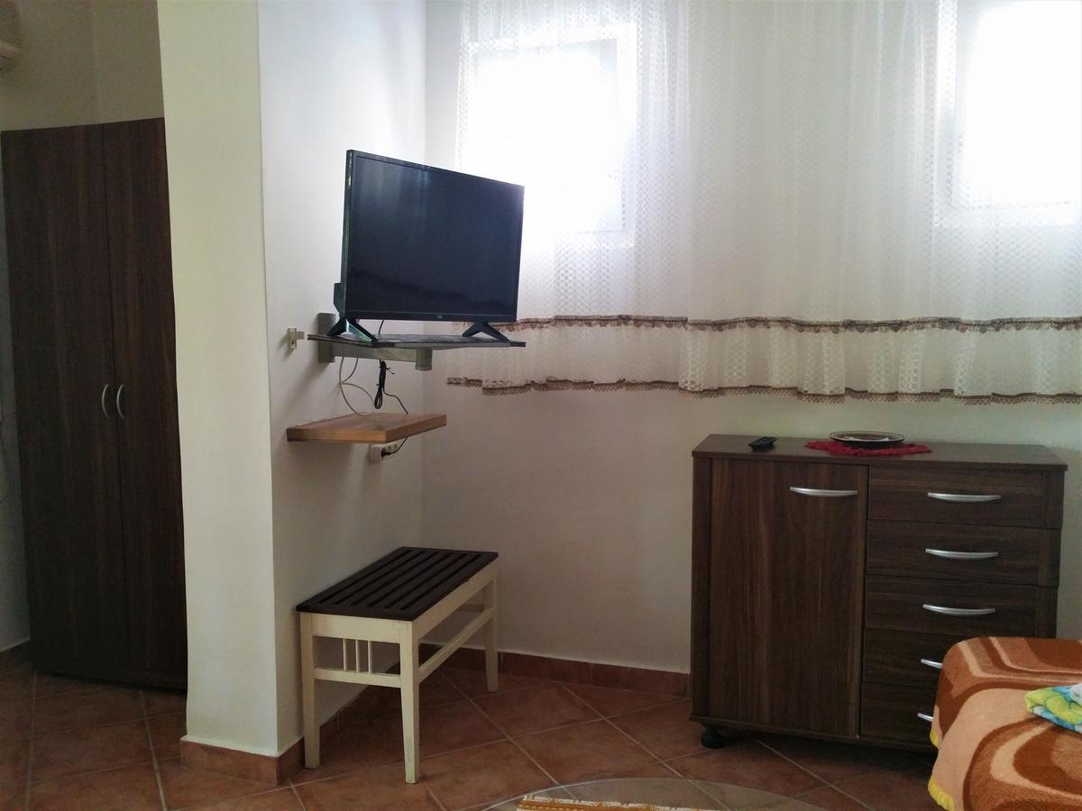 Apartment Koka, Sandy Beach 茨里克韦尼察 外观 照片